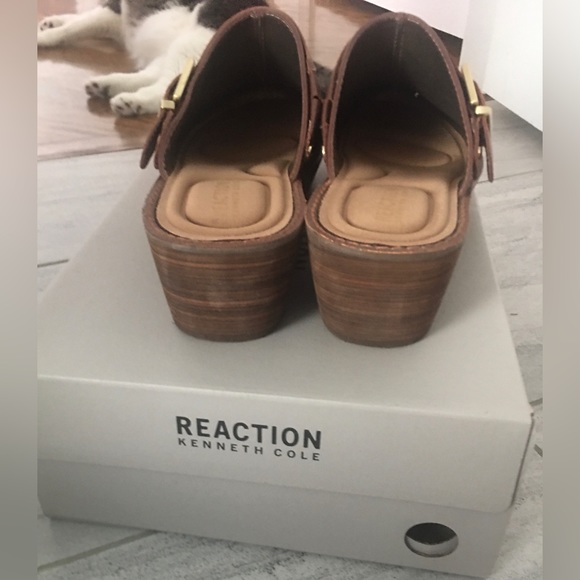 Kenneth Cole Reaction “Prime 2-Way” synthetic leather clogs (color: Tobacco) - Picture 5 of 8